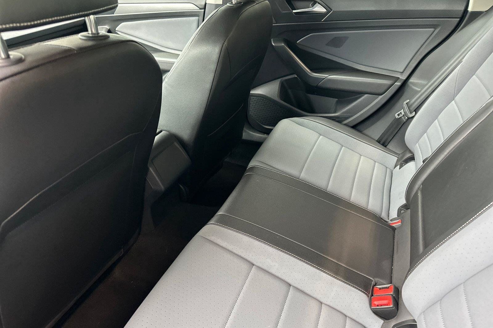 Certified 2025 Volkswagen Jetta SE FWD image 12