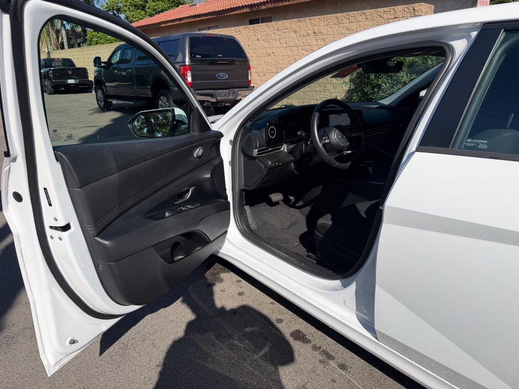 Used 2023 Hyundai Elantra SEL w/ Convenience Package FWD image 17