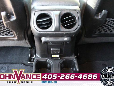 Used 2025 Jeep Wrangler Unlimited Rubicon AWD/4WD image 27