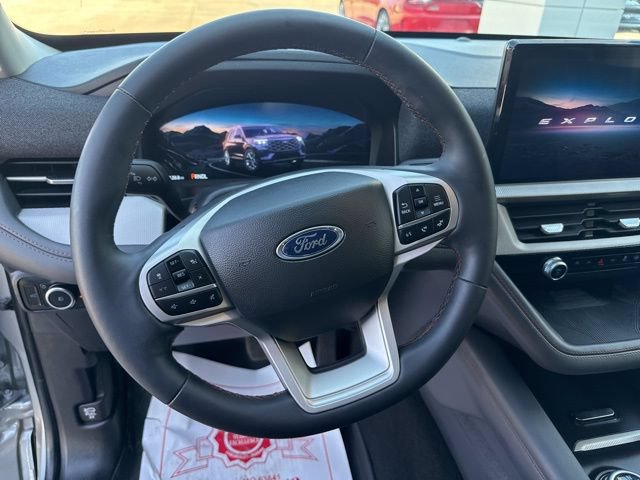 Used 2025 Ford Explorer Active w/ Active Comfort Package AWD/4WD image 13
