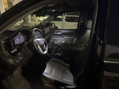 Used 2024 GMC Sierra 1500 SLT image 11