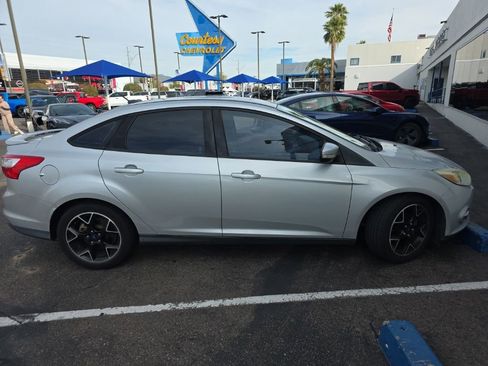 Used 2013 Ford Focus SE image 3
