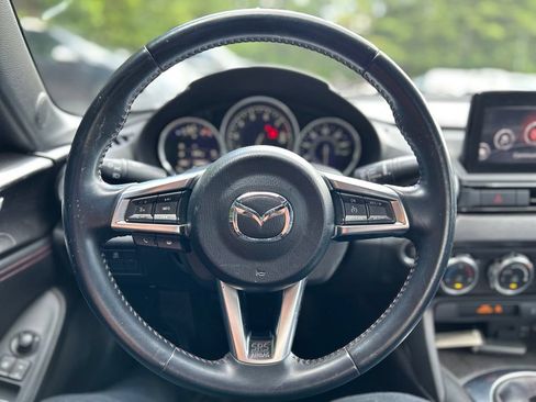 Used 2019 MAZDA MX-5 Miata Grand Touring w/ GT-S Package RWD image 9