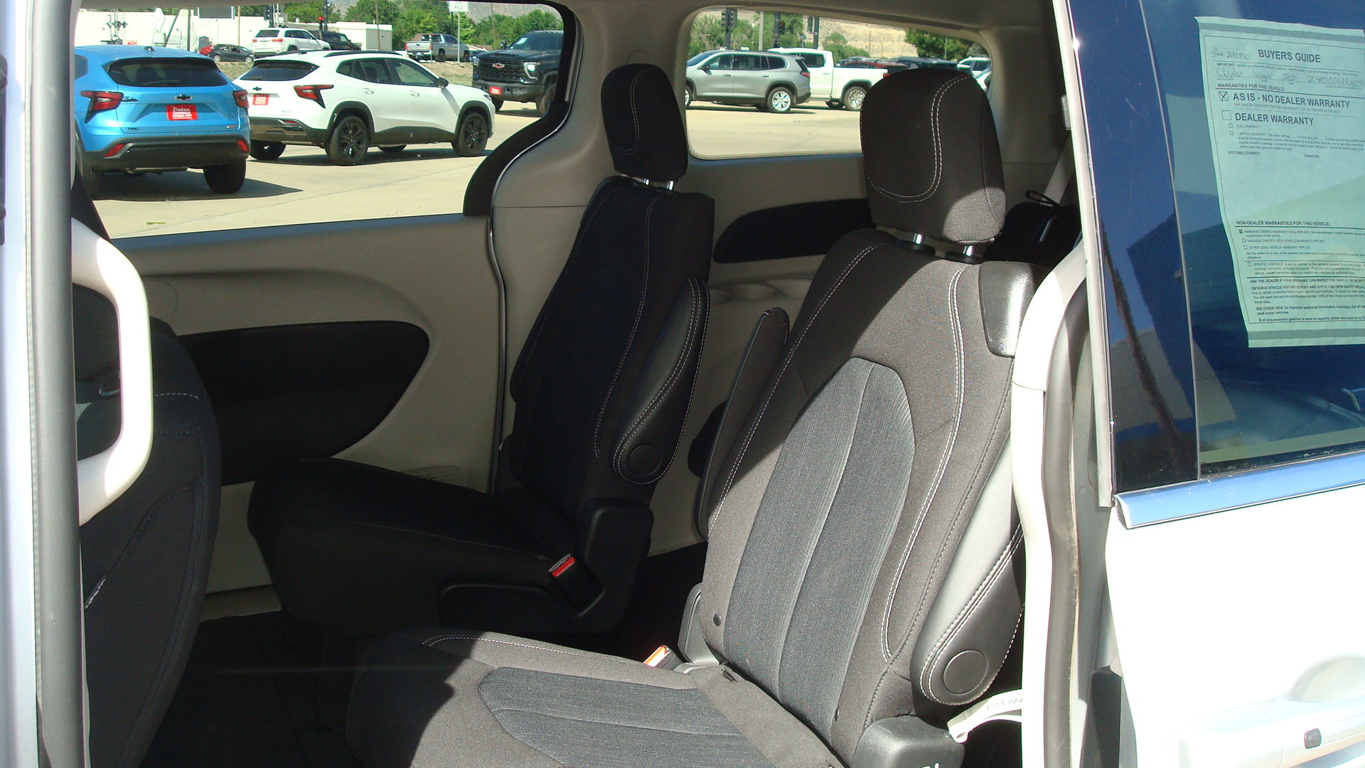Used 2024 Chrysler Voyager LX FWD image 7