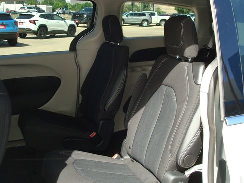 Used 2024 Chrysler Voyager LX FWD image 7