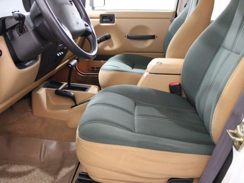 Used 1998 Jeep Wrangler Sahara image 4