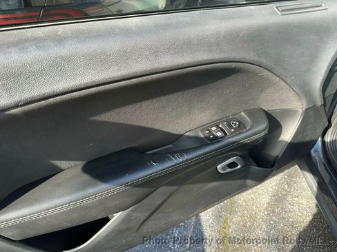 Used 2016 Dodge Challenger SXT image 8