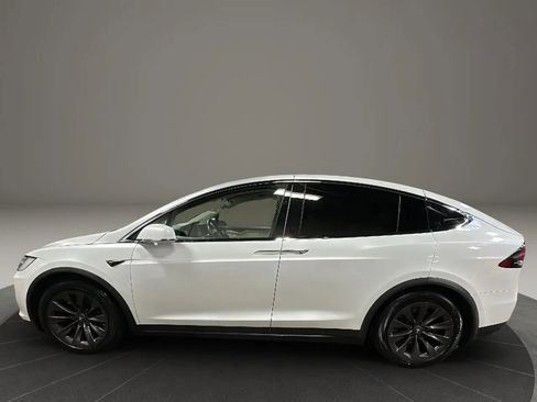 Used 2018 Tesla Model X 75D image 2