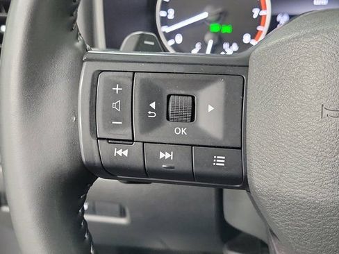 Used 2025 Nissan Rogue SV FWD image 25