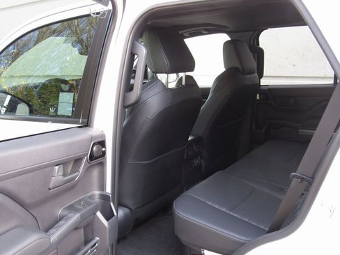 Certified 2025 Toyota 4Runner TRD Off-Road Premium image 15