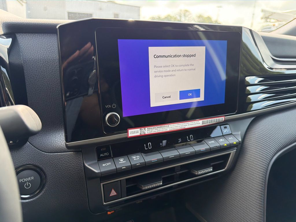 New 2026 Toyota Camry Hybrid FWD image 33