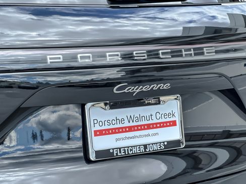 Certified 2023 Porsche Cayenne Platinum Edition image 27