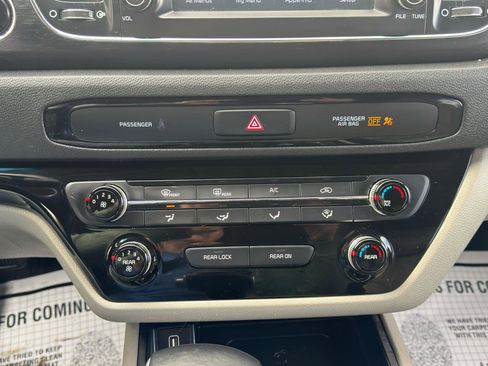 Used 2020 Kia Sedona EX image 25