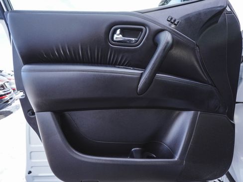 Used 2023 Nissan Armada SL w/ Midnight Edition Package image 9