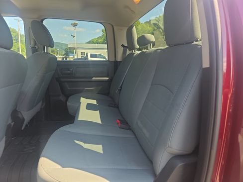 Used 2018 RAM 3500 Tradesman w/ Chrome Appearance Group RWD image 21
