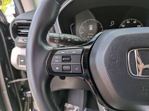 Used 2025 Honda Pilot Touring image 34