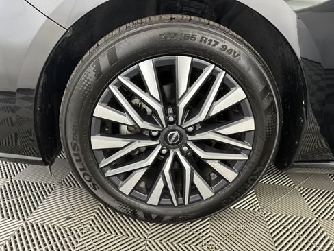 Used 2024 Nissan Altima 2.5 SV image 13