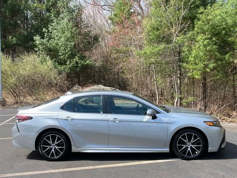 Used 2023 Toyota Camry SE AWD/4WD image 6