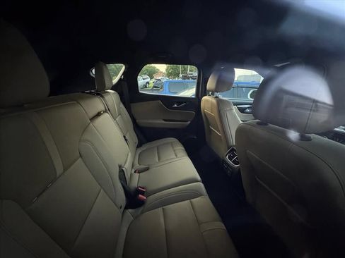 Used 2020 Chevrolet Blazer Premier w/ Driver Confidence II Package FWD image 4