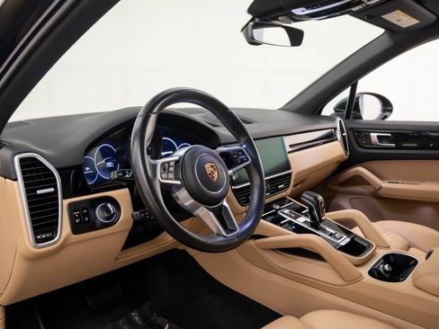 Certified 2020 Porsche Cayenne image 4