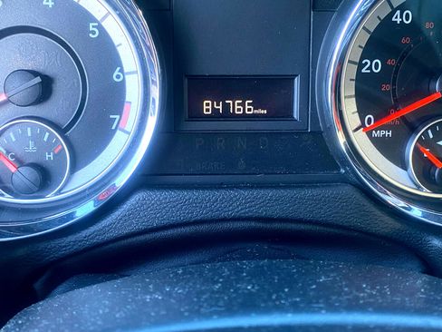 Used 2016 Dodge Grand Caravan SE image 18