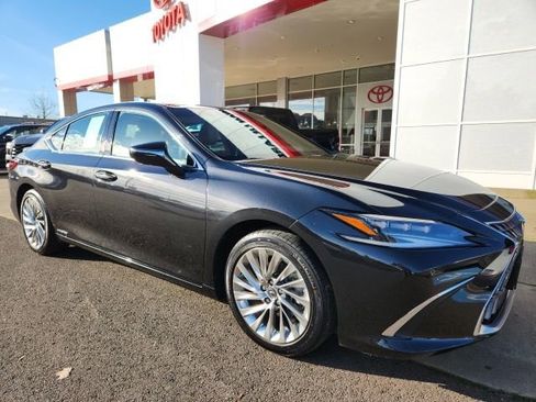 Used 2022 Lexus ES 300h w/ Luxury Package image 4