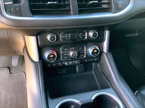Used 2021 GMC Yukon SLT w/ Rear Media and Nav Package AWD/4WD image 31