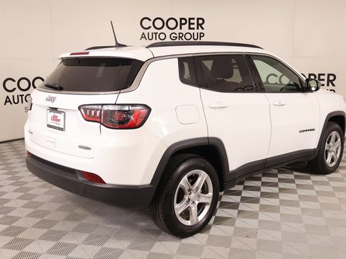 Used 2024 Jeep Compass Latitude w/ Convenience Group AWD/4WD image 19
