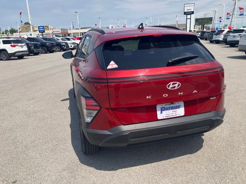 Used 2024 Hyundai Kona SEL AWD/4WD image 6