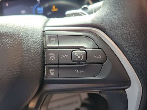 Used 2022 Jeep Grand Cherokee L Limited AWD/4WD image 24