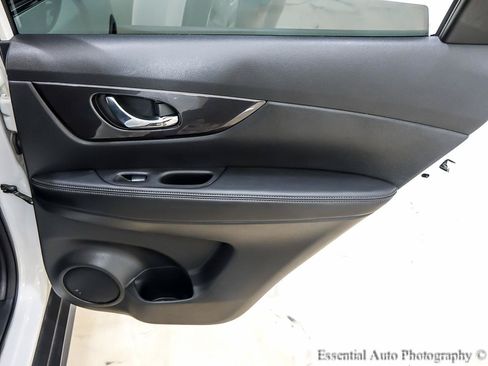 Used 2018 Nissan Rogue S AWD/4WD image 25
