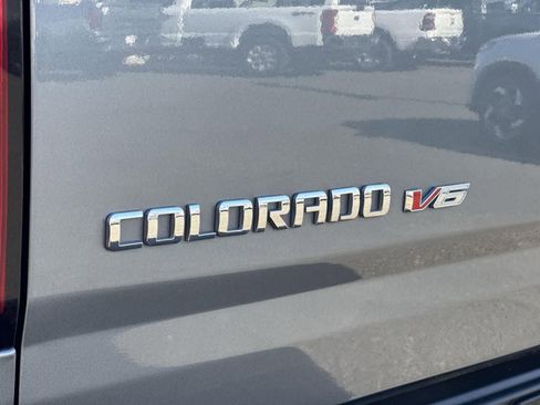 Used 2018 Chevrolet Colorado W/T w/ WT Convenience Package image 11