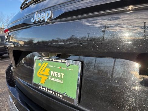 Certified 2022 Jeep Grand Cherokee Limited image 15