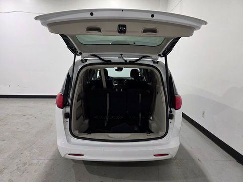 Used 2024 Chrysler Voyager LX image 29