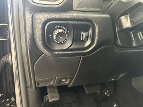 Used 2024 RAM 3500 Tradesman w/ Chrome Appearance Group AWD/4WD image 27