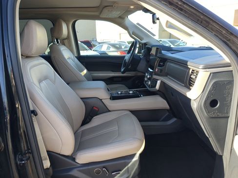 Used 2024 Ford Expedition Limited image 35