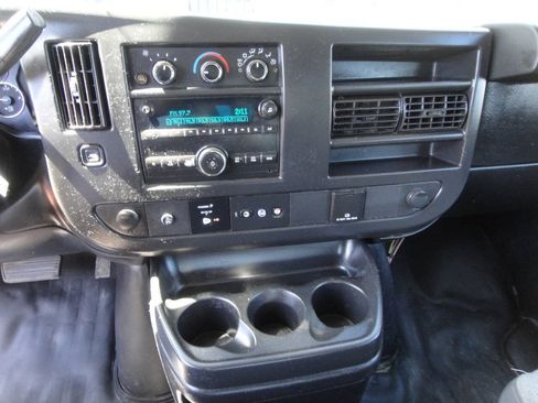 Used 2017 Chevrolet Express 2500 Extended RWD image 8