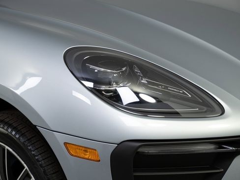 New 2026 Porsche Macan image 38