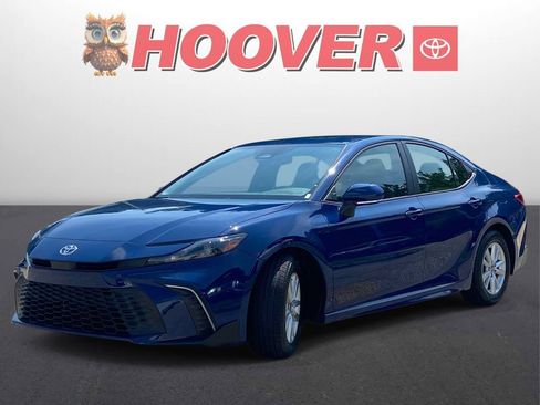 Used 2025 Toyota Camry SE w/ Multimedia Upgrade Package FWD image 5