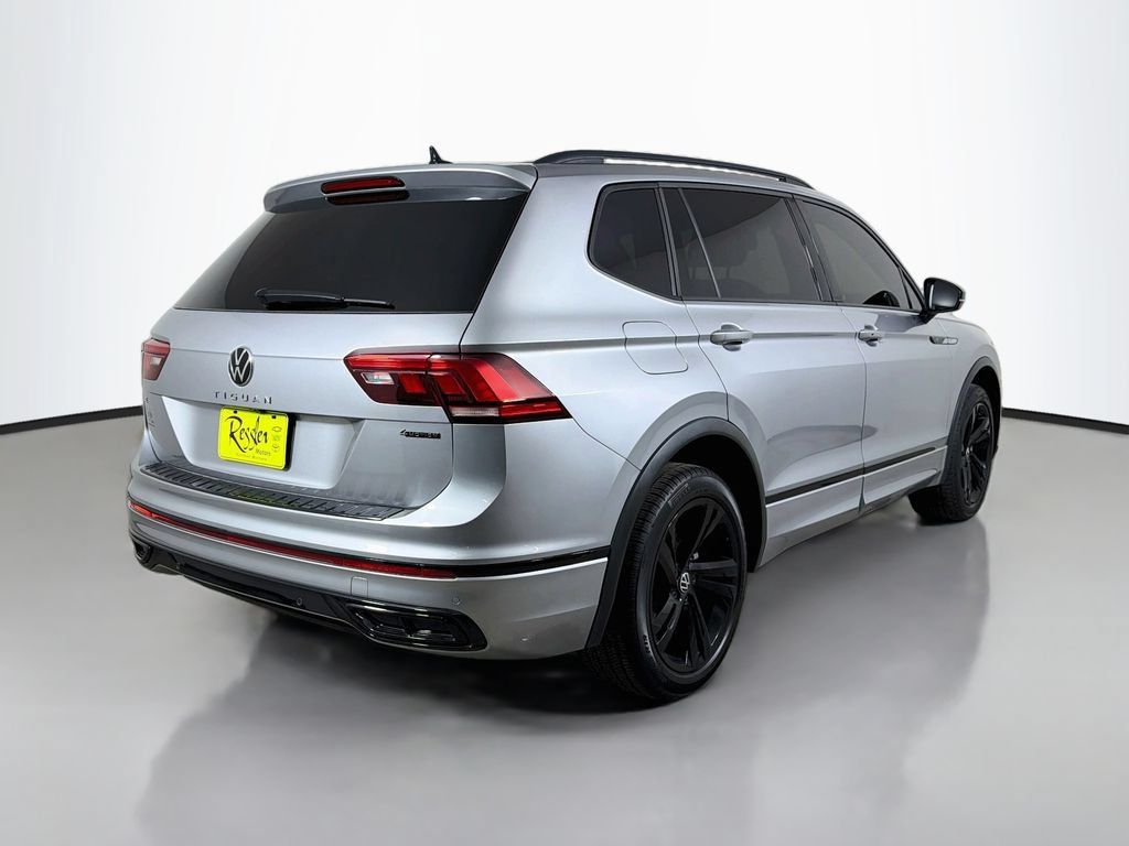 Used 2024 Volkswagen Tiguan SE R-Line AWD/4WD image 6