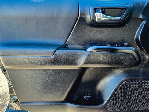 Used 2020 Toyota Tacoma TRD Off-Road image 15