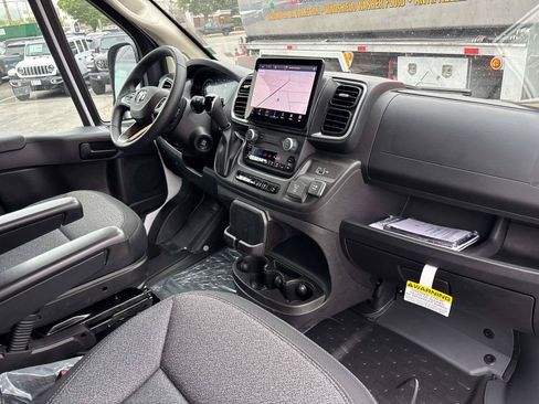 New 2026 RAM ProMaster 2500 w/ Crew Van Package FWD image 9
