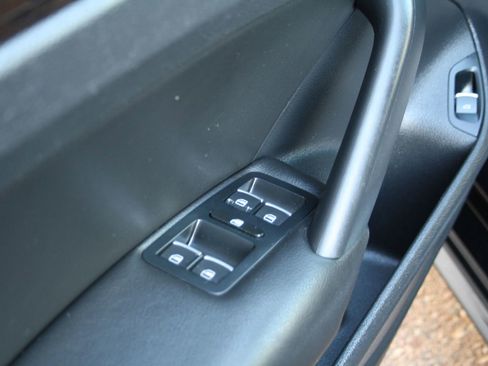 Used 2014 Volkswagen Passat 1.8T SEL Premium image 16