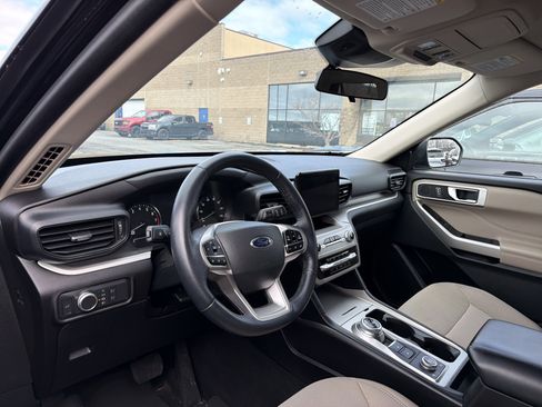 Used 2022 Ford Explorer XLT image 10
