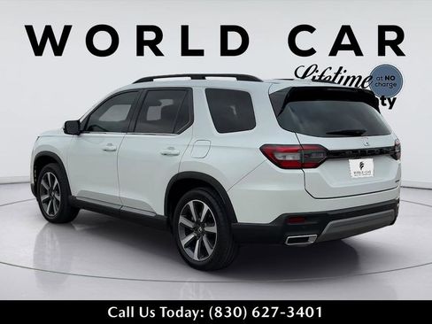 Used 2023 Honda Pilot Touring image 5