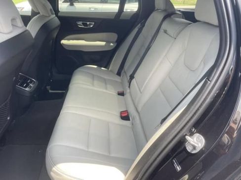 Used 2025 Volvo V60 B5 Cross Country Ultra AWD/4WD image 5