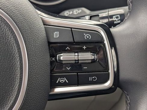 Used 2024 Kia Carnival LX FWD image 30