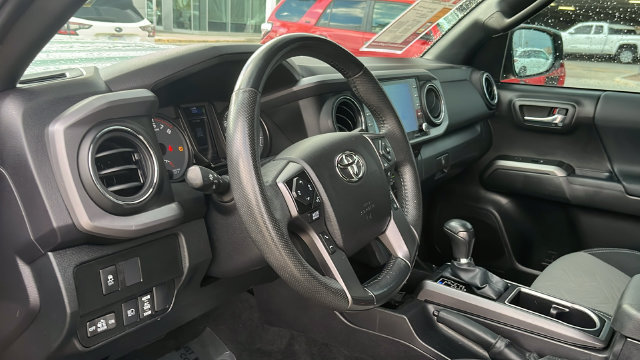 Used 2022 Toyota Tacoma TRD Sport w/ Technology Package AWD/4WD image 16