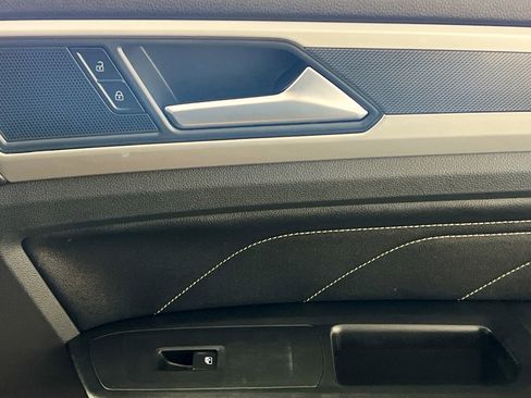 Used 2020 Volkswagen Atlas Cross Sport SEL image 32