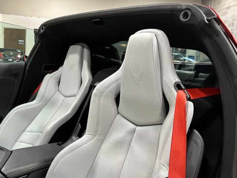 Used 2021 Chevrolet Corvette Stingray Coupe w/ Z51 Performance Package image 28